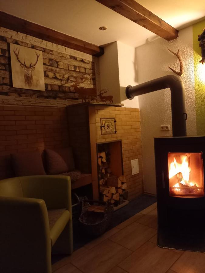 Monteur- Und Ferienwohnung Waldrauschen Fehrenbach エクステリア 写真