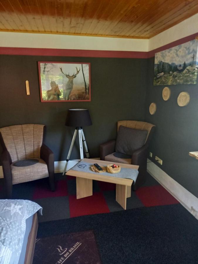 Monteur- Und Ferienwohnung Waldrauschen Fehrenbach エクステリア 写真