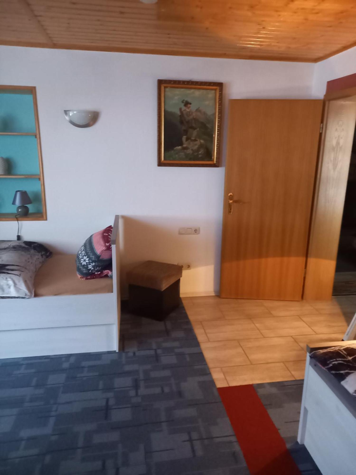Monteur- Und Ferienwohnung Waldrauschen Fehrenbach エクステリア 写真