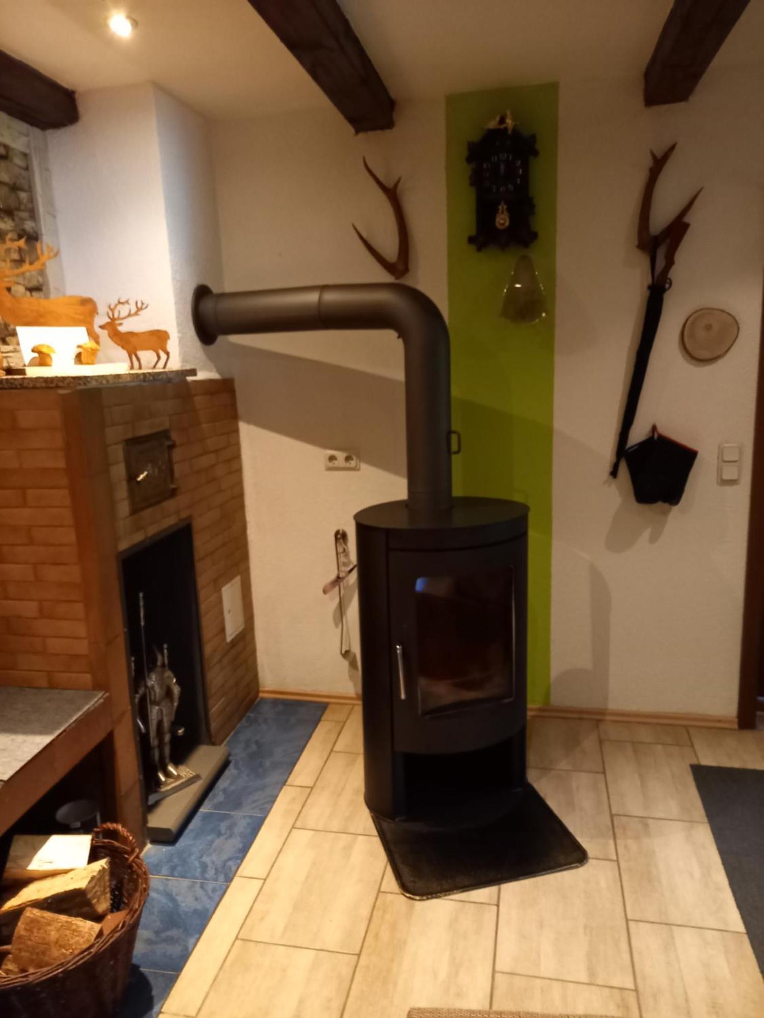 Monteur- Und Ferienwohnung Waldrauschen Fehrenbach エクステリア 写真