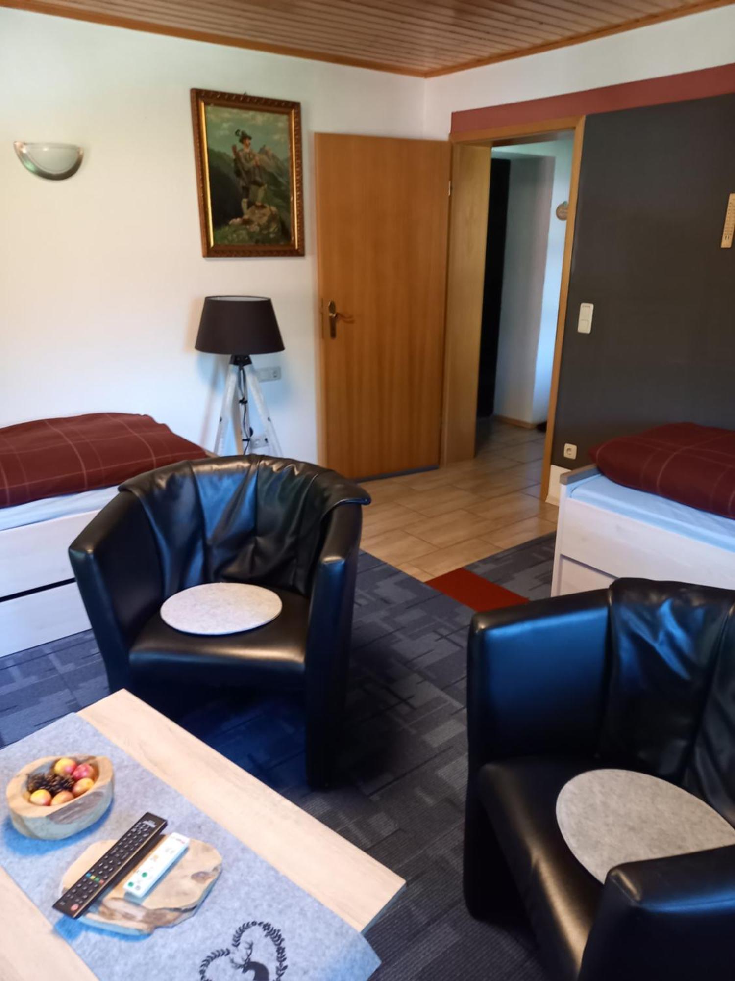 Monteur- Und Ferienwohnung Waldrauschen Fehrenbach エクステリア 写真