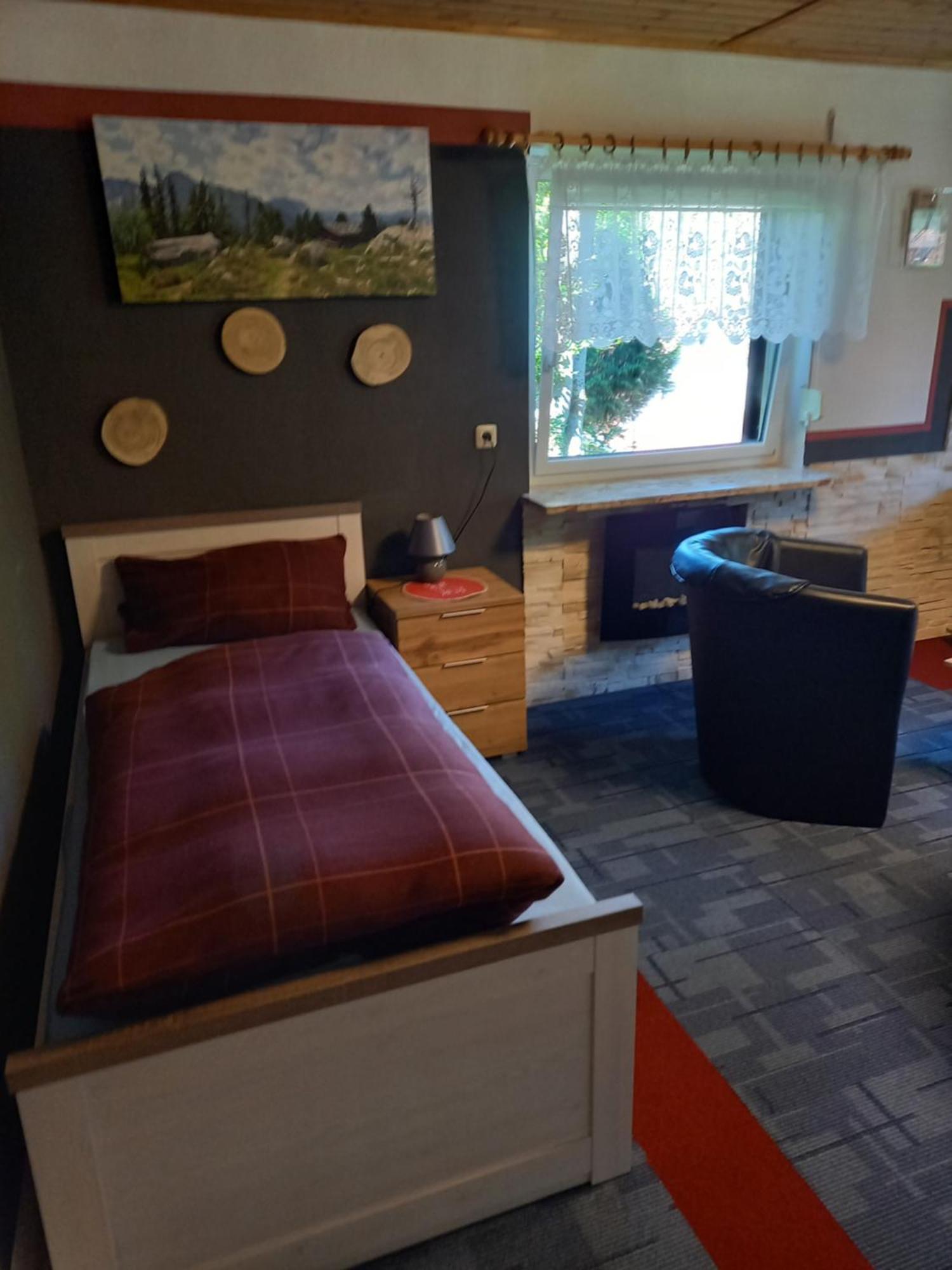 Monteur- Und Ferienwohnung Waldrauschen Fehrenbach エクステリア 写真