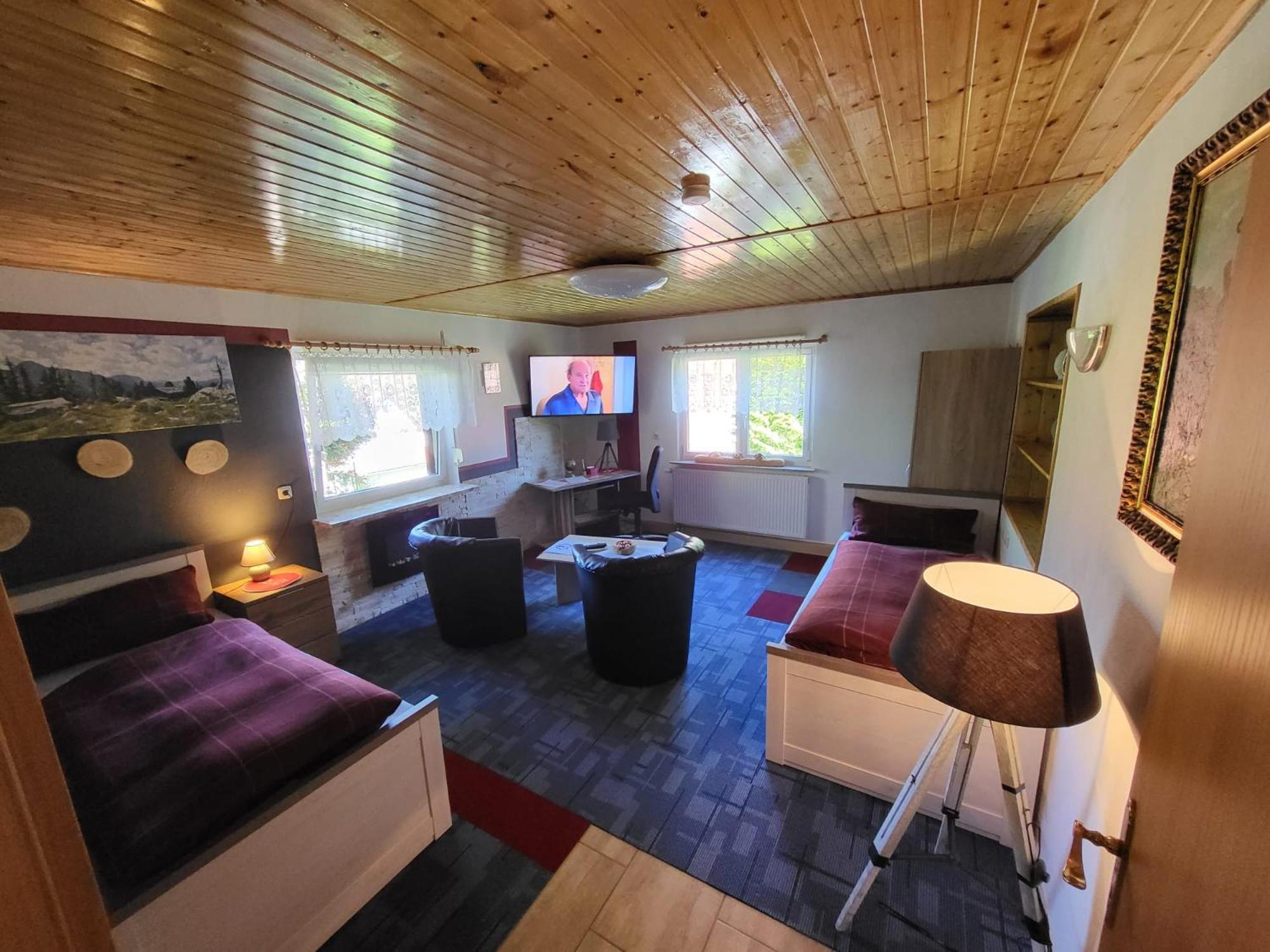 Monteur- Und Ferienwohnung Waldrauschen Fehrenbach エクステリア 写真