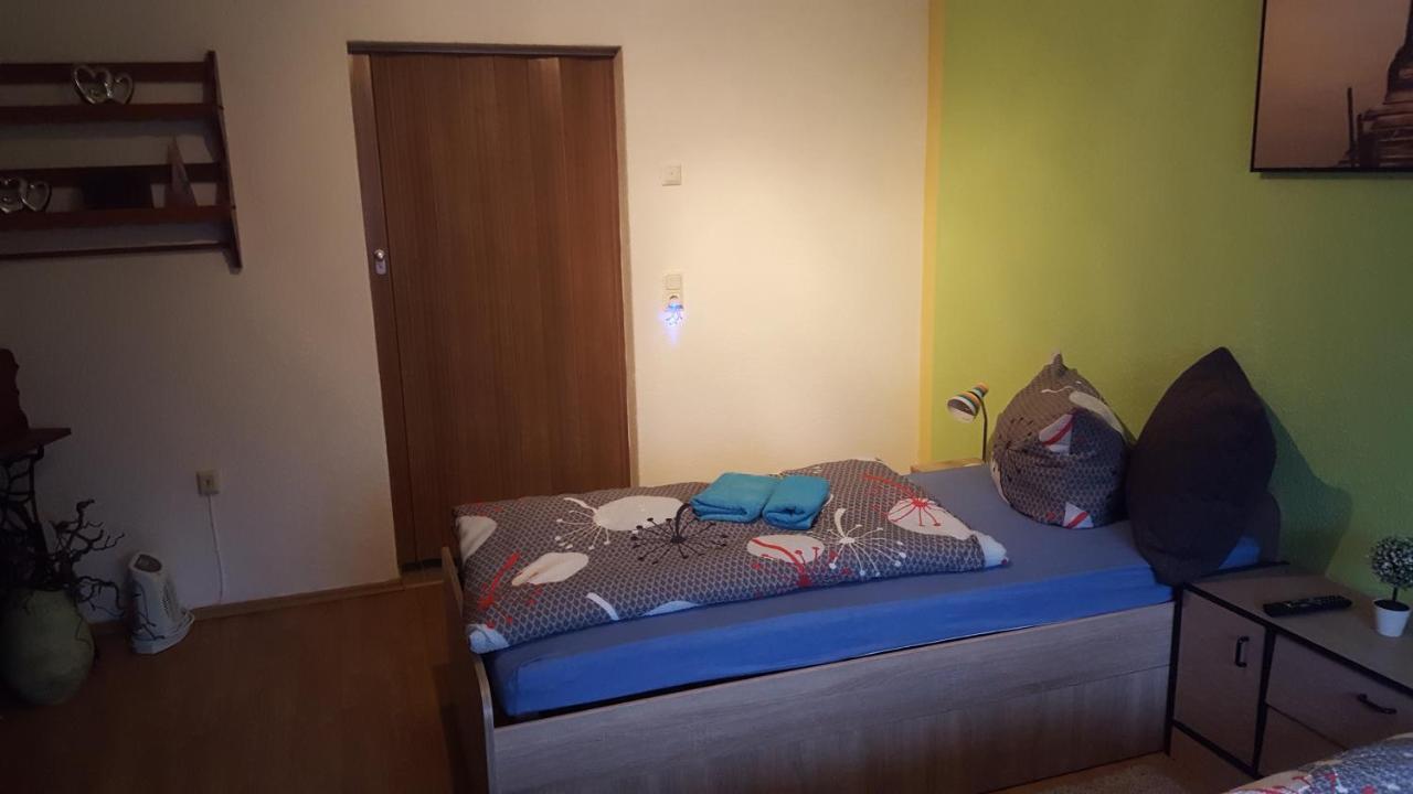 Monteur- Und Ferienwohnung Waldrauschen Fehrenbach エクステリア 写真